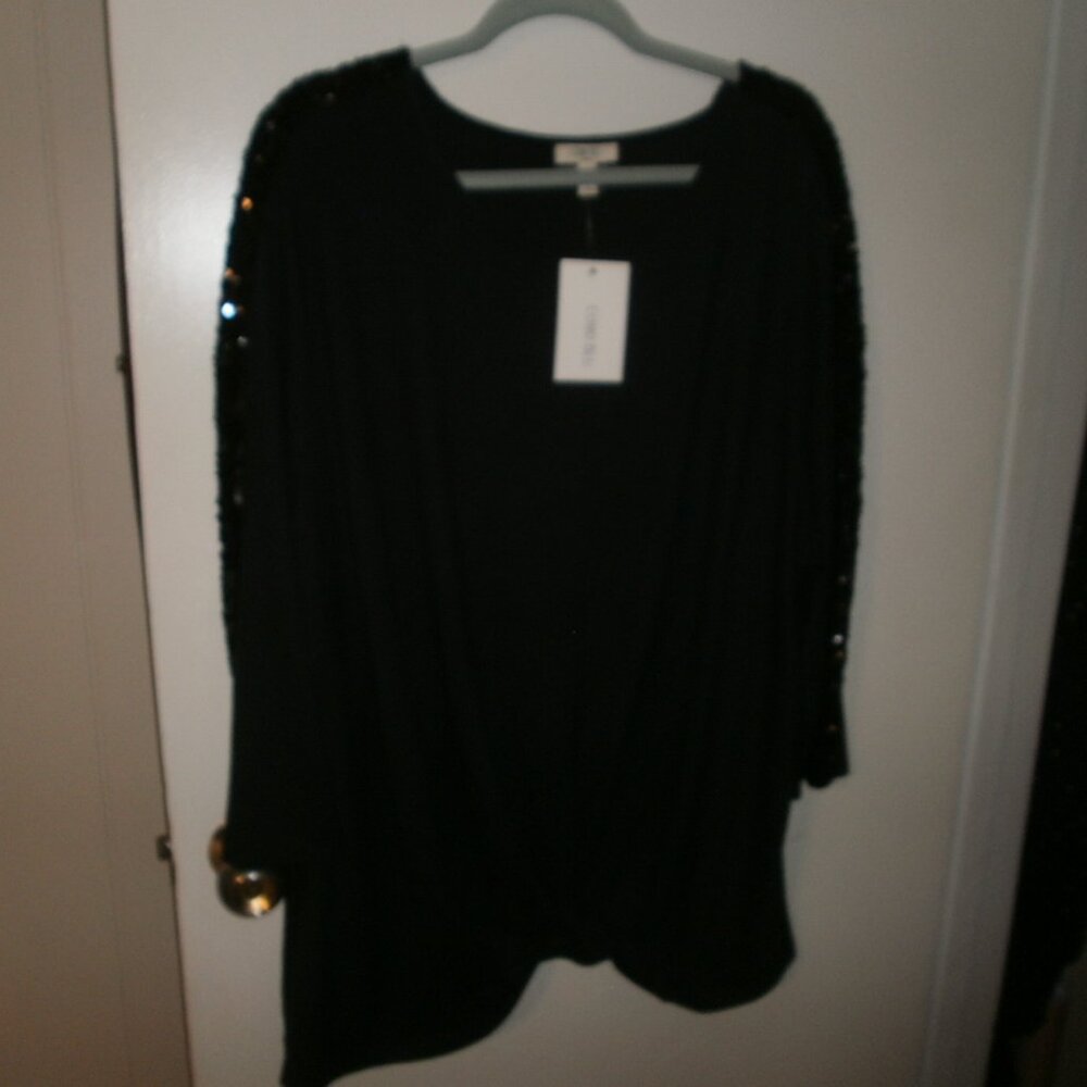 Black dressy top with sequins down shoulder and arm. Knotted hemline 2X NEW with